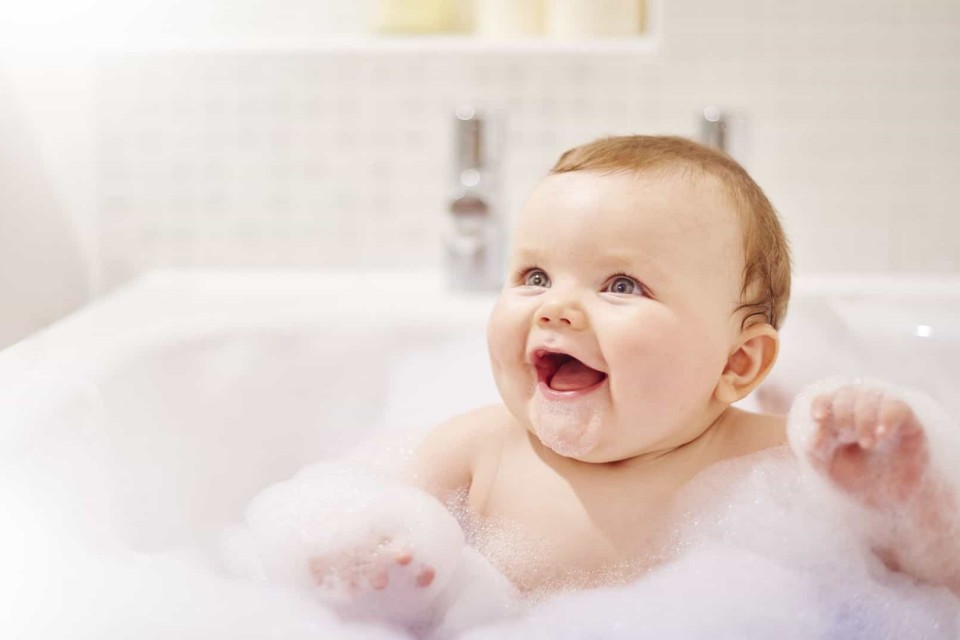 Banho Dirio do seu Beb: 5 razes para escolher os produtos DAVEIA no banho dirio do seu beb