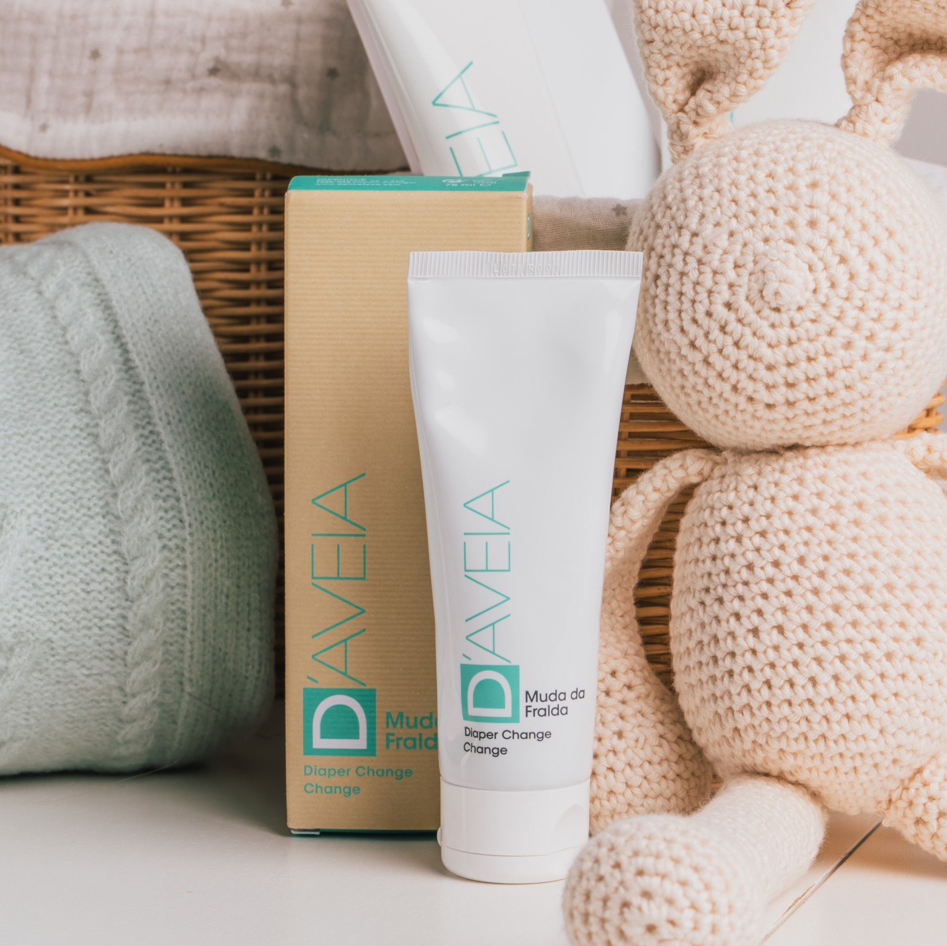 D'AVEIA Diaper Change